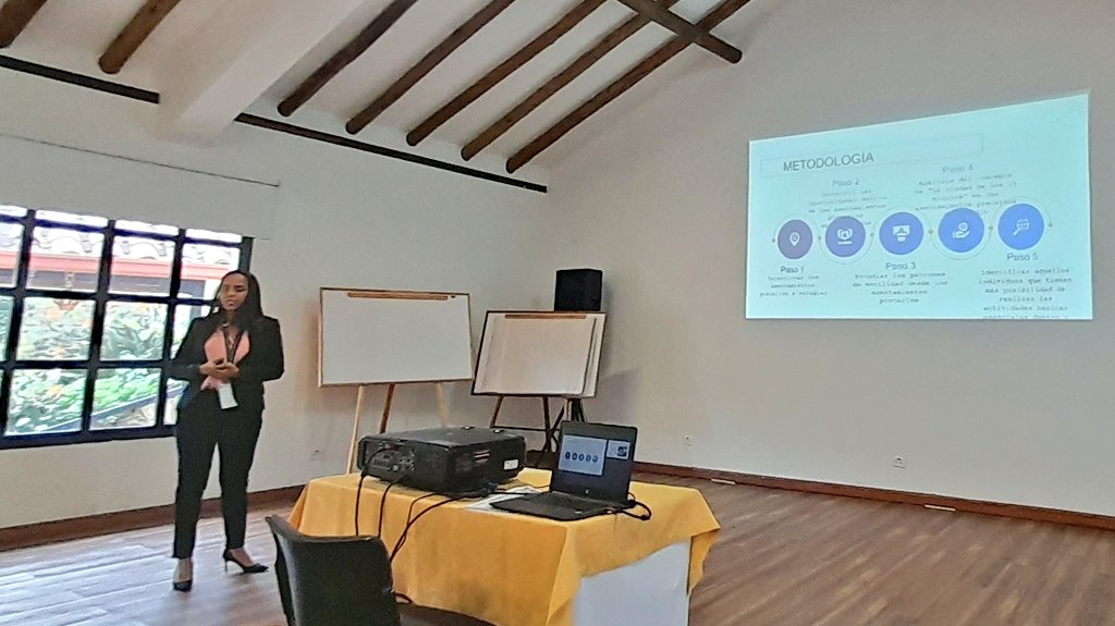 dhidalgo65's tweet photo. Maria Fernanda López @UninorteCO++
Los asentamientos precarios en Barranquilla y Soledad son "ciudades 15 minutos" para la mayoría de las actividades y van a pie y en bicicleta
Aunque salud y trabajo +probable fuera; se deberían acercar hospitales y  empleos
#CCTT2022 https://t.co/P0NGxJiQId
