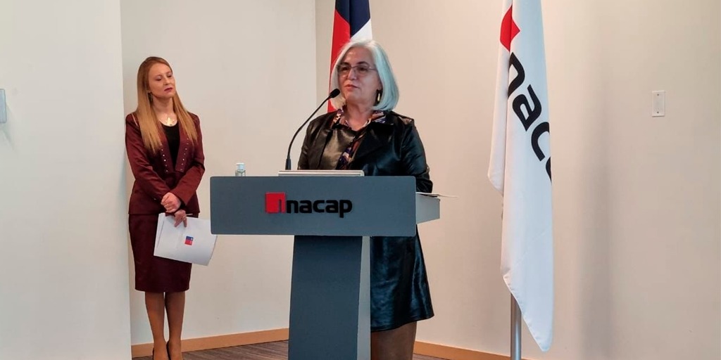 futuro_bio's tweet photo. En la Ceremonia de los 80 años de la EMTP, la Seremi de Educación de la región del Biobío, Elizabeth Chávez, junto a Jacobo Matheu, Jefe de Proyecto Red Futuro Técnico Biobío, valoran el desarrollo de los futuros Técnicos Profesionales que Chile🇨🇱 necesita. @JacoEML @Educbiobio https://t.co/qAynrL7Iqg