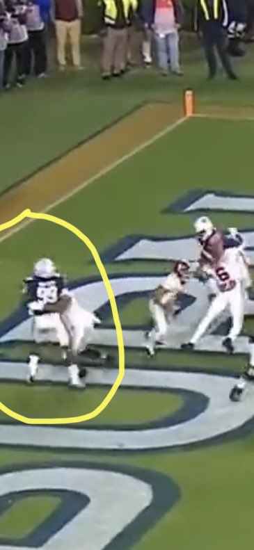 cmass1616's tweet photo. I don’t think I ever notice how bad this was till now🤦🏼‍♂️ @AuburnFootball @StuntmanReal https://t.co/SbrvXCokwf