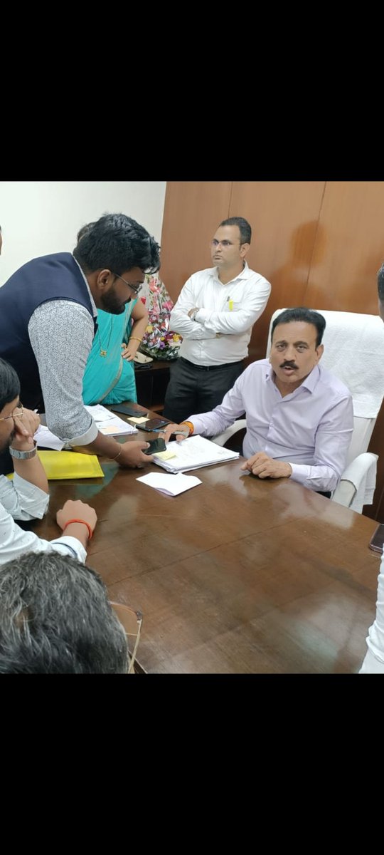 MayurRaka1's tweet photo. @AkankshaNag6 today we talked with hon. minister health education regarding yavatmal topic. https://t.co/ocZmEUpErN
