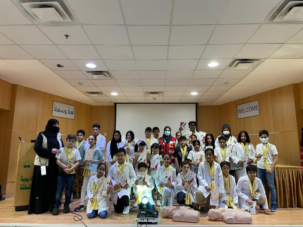 csdm1382's tweet photo. نفذ فريق رواد الصحة التطوعي بجمعية التنمية الأهلية بقباء بالمدينة المنورة ورشة عمل بعنوان( الإسعافات الأولية ) والتي تهدف إلى تدريب وتعليم الأطفال طرق الإسعافات الأولية وتهيئة وتحفيز الأطفال للمشاركة في خدمة المجتمع والوطن 
@Health_pioners2
@ncnp_sa 
@SaudiNVG https://t.co/7VKX6FXKMx