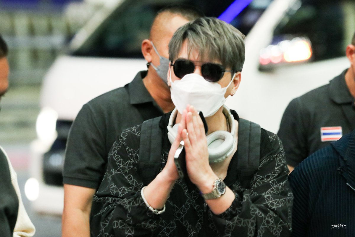 __moonandsun's tweet photo. เดินทางปลอดภัยนะค้าบบ 🐢🛫

#KristPerawat 
#GMMTVreadyforJapanD2 https://t.co/WuXRUkgnLA