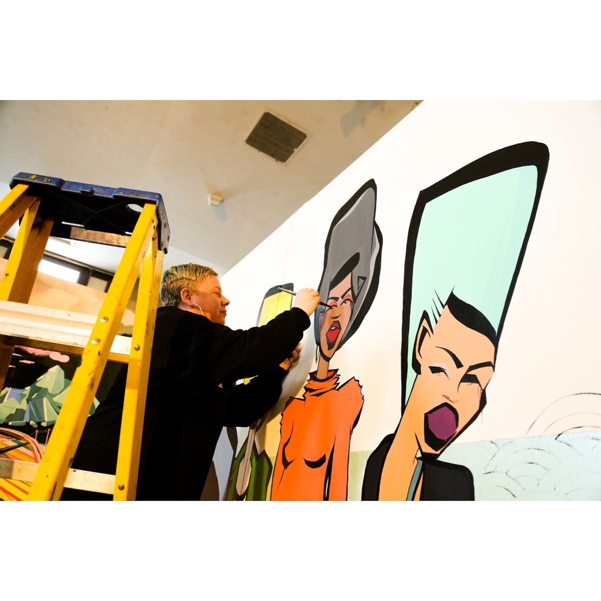 Indielifemedia's tweet photo. Meet Stacey@FLYGIRRL Wilson, Philly Creative Ambassador, urban illustrator, muralist &amp; the mastermind behind branding those infamous "Jawn" T-shirts. Check her out at next month's First Friday on 9/2. RSVP here: https://t.co/Yg7AdafK9m #firstfriday #indielife #creativestudio https://t.co/at8tlU8vVe