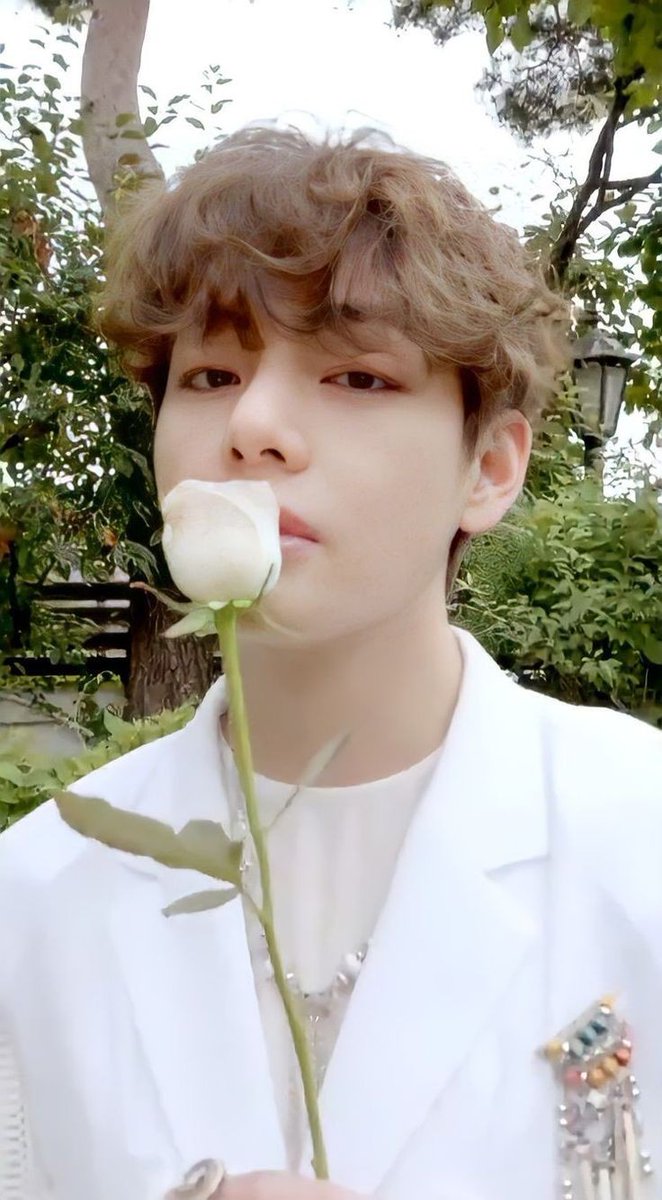 vmypetaI's tweet photo. @thetaeprint @BTS_twt I Vote #V of @BTS_twt for #AudacyAOTS Artist of the Summer 2022 https://t.co/GMCQo1J4np