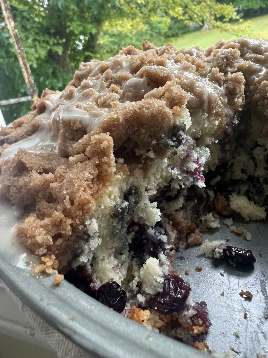 nicholasgprieur's tweet photo. Thinking today of a dear colleague from @umisr Proposals & Contracts who years ago taught me the easiest, best, most flavorful #blueberrybuckle recipe in the world. This one’s for you, Trudy! #Recipe #blueberry #happythursday https://t.co/K1yWaFLHh2