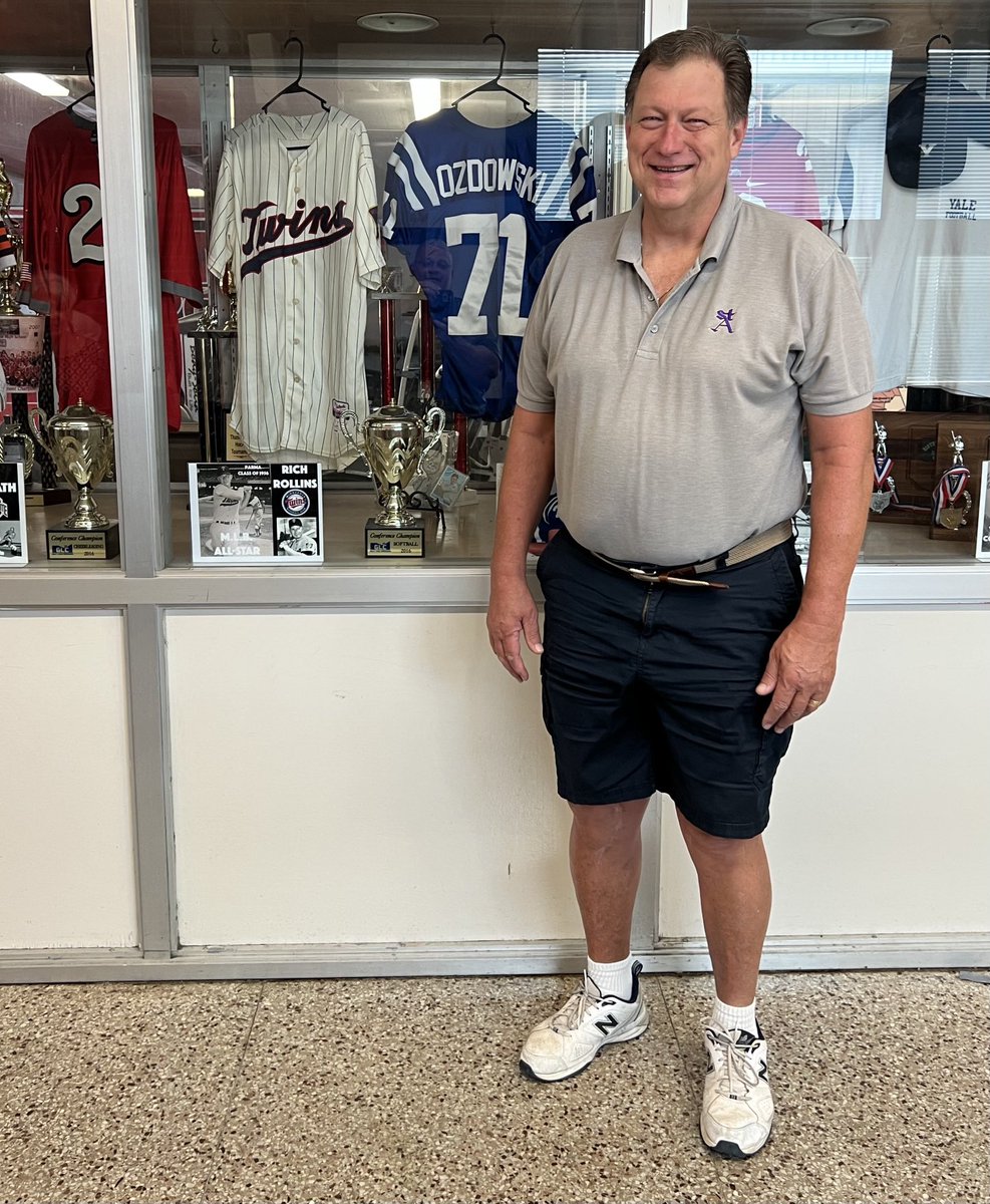 I had the pleasure of welcoming back to PSH former Redmen football great Mike Ozdowski who flew in from California to attend our 1971&amp;72 championship team recognition at Friday’s game. Here is Mr. Ozdowski posing with his Colts jersey from his NFL playing days. #ParmaPride
