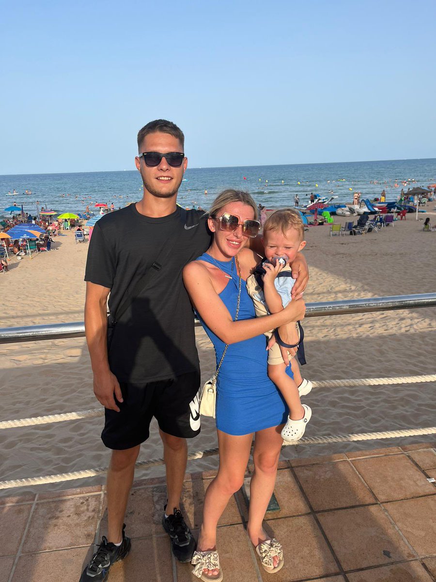 nicolebooth_'s tweet photo. My family 💙 https://t.co/rtp4JAQvxI