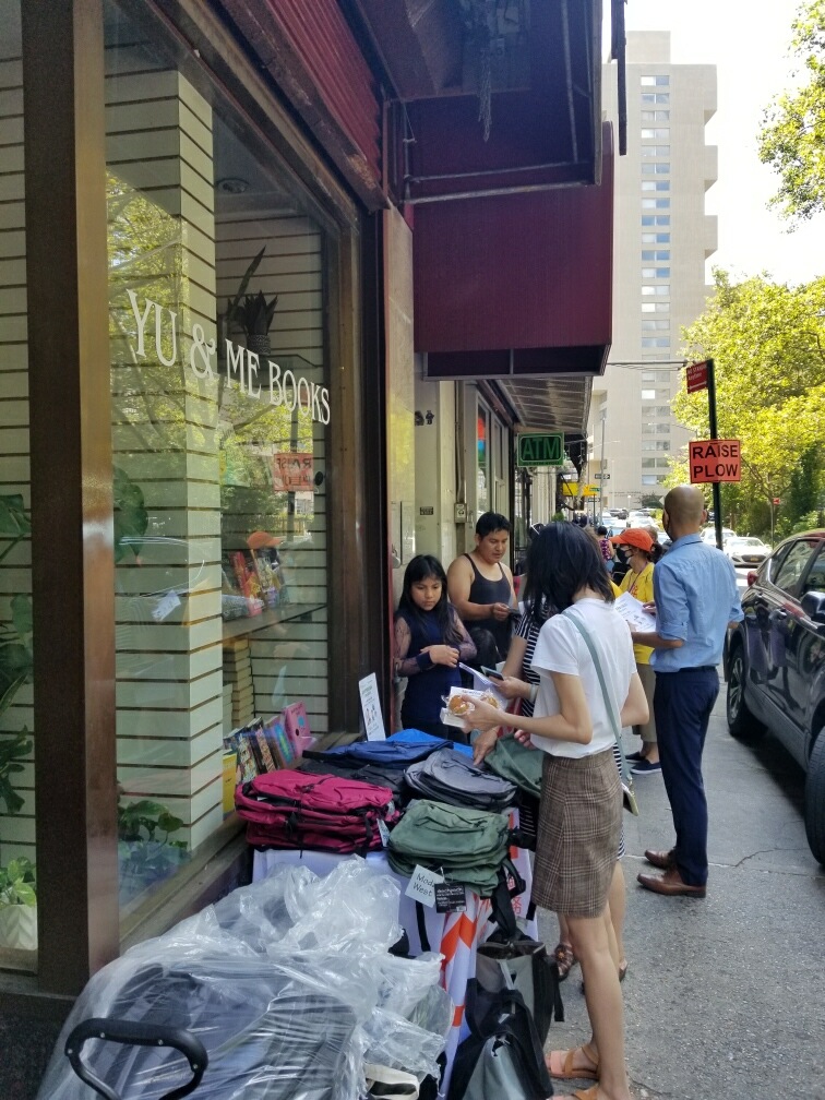 AAFE1974's tweet photo. Our Back to School events aren't over yet! Yesterday, AAFE was downtown with Yu and Me Books and distributed over 200 new backpacks with school supplies to our Chinatown community, as well as free mooncakes and COVID-19 test kits. 
#backtoschool  #freeschoolsupplies #chinatownnyc https://t.co/KDYtDHVGjF