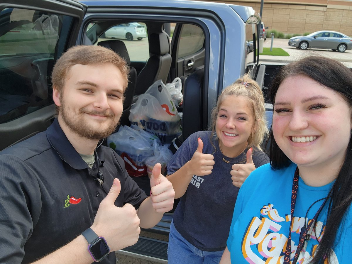 elysaclugston's tweet photo. $600 party platter on this fine morning!
Shout to Ferguson Water works!
#chilislove #chilisbedford @MorganLallande @MWeeks2323 @JBarraza6 @Chilis @carrie_ruff https://t.co/C1tinalLPm