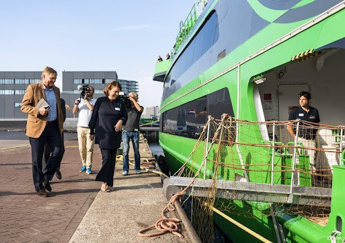 campus@sea (@campusatsea) on Twitter photo Zijne Majesteit de Koning heeft vandaag een werkbezoek gebracht aan @ProeftuinOpZee waar hij onder andere de pilot van <a href="/oceans_ofenergy/">Oceans of Energy</a> bezocht. #meervoudiggebruiknoordzee #energietransitie #groenewaterstof #energieuitzee Zijne Majesteit de Koning heeft vandaag een werkbezoek gebracht aan @ProeftuinOpZee waar hij onder andere de pilot van <a href="/oceans_ofenergy/">Oceans of Energy</a> bezocht. #meervoudiggebruiknoordzee #energietransitie #groenewaterstof #energieuitzee