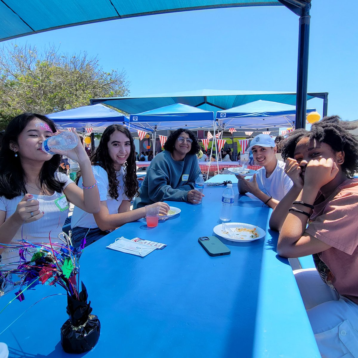 YESscholars's tweet photo. Early August, YES LA hosted a family fun day at Lennox Middle School. After a two-year break, scholars and their families shared a meal, participated in a raffle, got their faces painted, and posed at the photo booth! https://t.co/Txvggn0IRt
