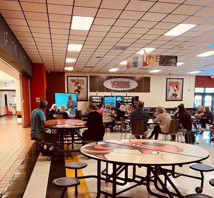 DCUpwardBound's tweet photo. Coalfield Senior Info Night was a success! Students &amp; parents were able to listen to info about fin aid, TCAT programs, Roane State programs, and Upward Bound. They also left with with plenty of resources to help guide them through the year! Way to start the year class of 2023! https://t.co/Jf39Pixc0v