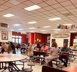 DCUpwardBound's tweet photo. Coalfield Senior Info Night was a success! Students &amp; parents were able to listen to info about fin aid, TCAT programs, Roane State programs, and Upward Bound. They also left with with plenty of resources to help guide them through the year! Way to start the year class of 2023! https://t.co/Jf39Pixc0v