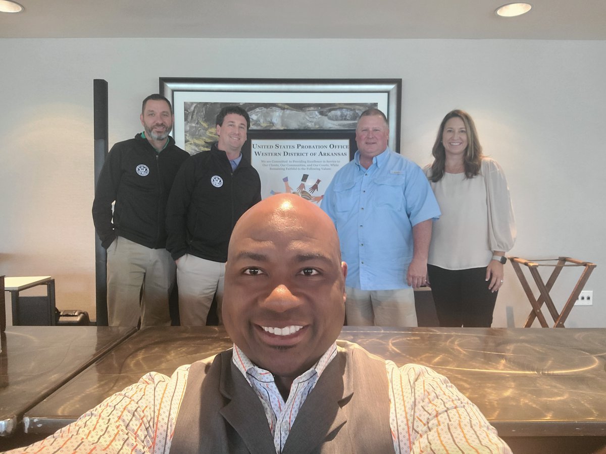 DBCommunication's tweet photo. The Western District of Arkansas and Chief Aaron were totally ready for their leadership session.
Continue to lead by example....
#leadership #leaders #trainer #leadershiptrainer #professionaltrainer #dbc #teamwork #development #drkenstongriffin #keynotespeaker #speaker https://t.co/TrRYJnIZ0I