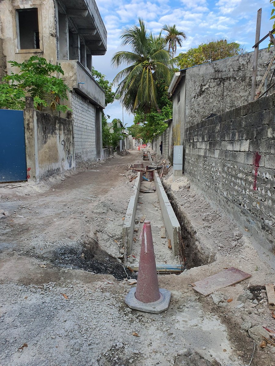 KhalylKhaleel's tweet photo. Freshwater is made available to us in three ways: as rain, surface water (lakes, reservoirs, streams, etc.) and near-surface ground water aquifers.

Ultimately they all flow into the groundwater reserves, which are our water savings account. 

Rainwater drainage to the sea 👇 https://t.co/aSSftv3M60