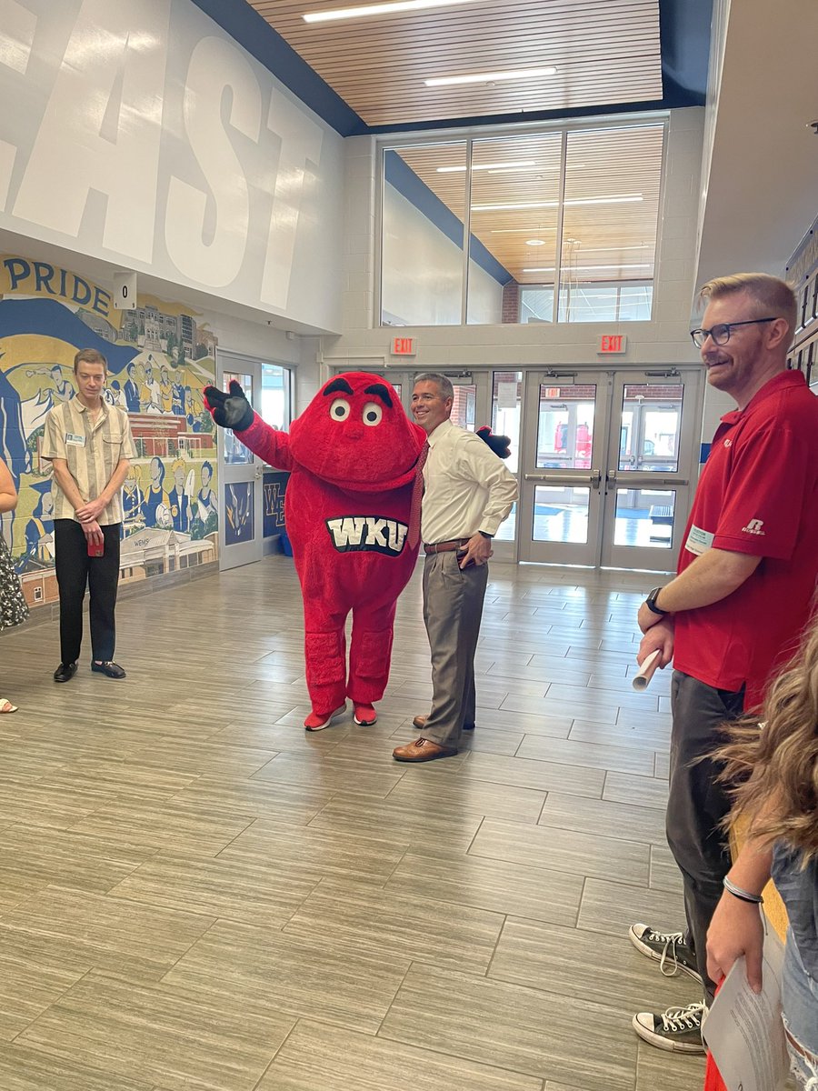 wehsready's tweet photo. @wehsready thanks to @WKUBigRed  @WKUAdmissions @ChrisOnTheHill @caboni for cheering on old Hilltoppers, too! #NeverStopLearning #BigKids #CollegeIsCool #WCPSLeads https://t.co/TthA80nZ6J
