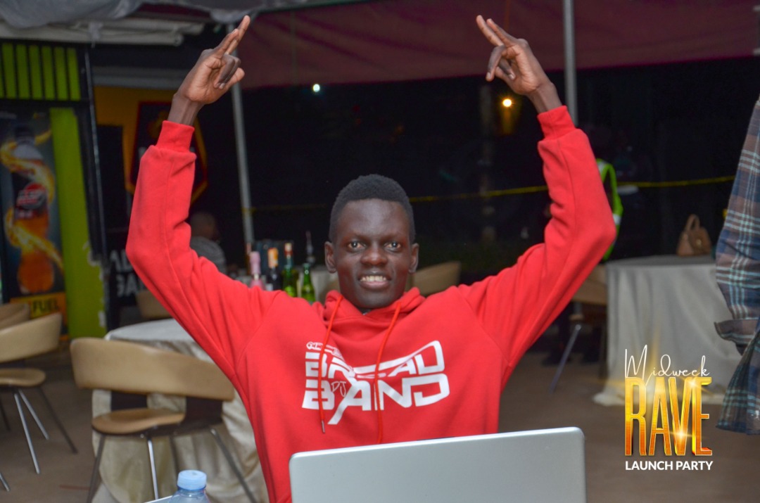 MrInfluencerUg1's tweet photo. I also managed to show up and made the night the best of it every Wednesday allow us show you the best times

📸 @Ryan_Glen1 
#Court8MidweekRave 
#Ractive https://t.co/UNhj1iLFoC