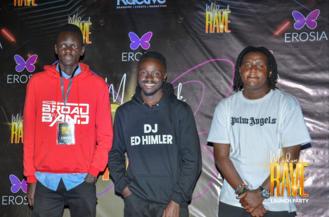 MrInfluencerUg1's tweet photo. I also managed to show up and made the night the best of it every Wednesday allow us show you the best times

📸 @Ryan_Glen1 
#Court8MidweekRave 
#Ractive https://t.co/UNhj1iLFoC