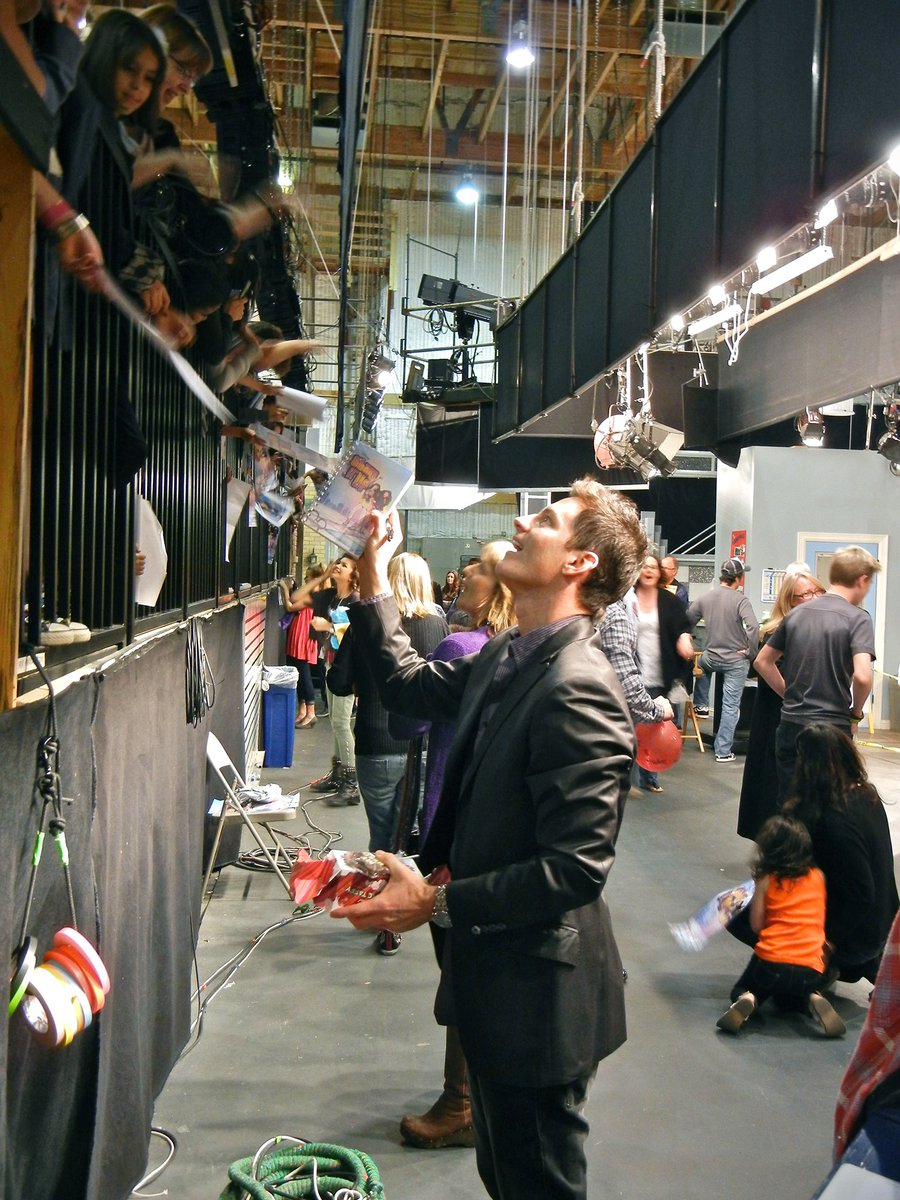 RBrandonJohnson's tweet photo. Came across this moment the other day. After most live tapings for “Shake It Up,” we’d have some time afterwards to connect w/the audience. Very grateful 4 the support over the years. Now that the show steams on @disneyplus there’s a new generation discovering this special show! https://t.co/VPZpEDvP6l