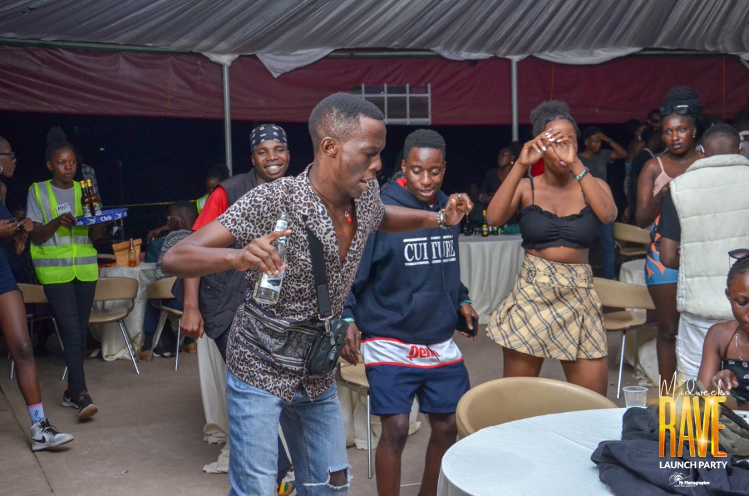 MrInfluencerUg1's tweet photo. Vibe ku vibe here and yall were supposed to turn up and show your love 

📸 @Ryan_Glen1 
#Court8MidweekRave 
#Ractive https://t.co/uaIVfrJCsI