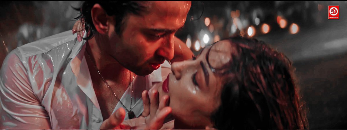 Kirty69990181's tweet photo. These frames❤️‍🔥🤌
#ShaHina's sizzling chemistry has made fire on Baarish.🌧️Their come-back is totally worth for us🫶 
Already 1.1M+ Views,308k 👍&amp; 22k💬 in less than 12 hours

Waiting for more milestones to come🤞
#ShaheerSheikh. #HinaKhan.
#Runjhun @Shaheer_S @eyehinakhan https://t.co/8eS3kC957W