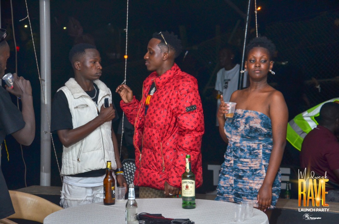 MrInfluencerUg1's tweet photo. Vibe ku vibe here and yall were supposed to turn up and show your love 

📸 @Ryan_Glen1 
#Court8MidweekRave 
#Ractive https://t.co/uaIVfrJCsI