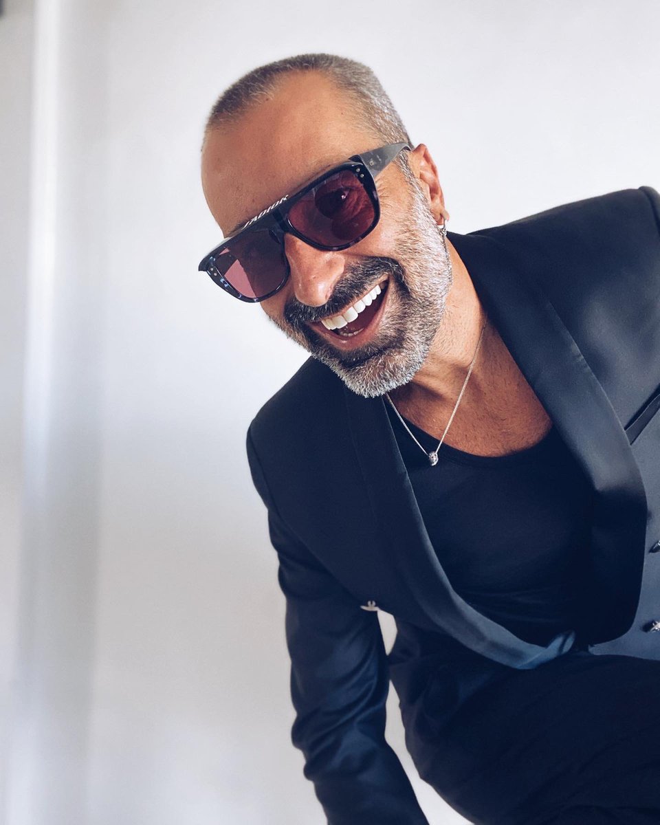 andresllompart's tweet photo. Black is always a good idea
🖤🖤🖤
.
.
.
.
.
#oodtmen #menstreetstyle #balmainmen #fashionmen #menfashion #gayfashion #hoscos #menandcoffee #menfashionista #fashionista #menwithstyle #menwithstreetstyle #mensunglasses https://t.co/eogJS3zYeG