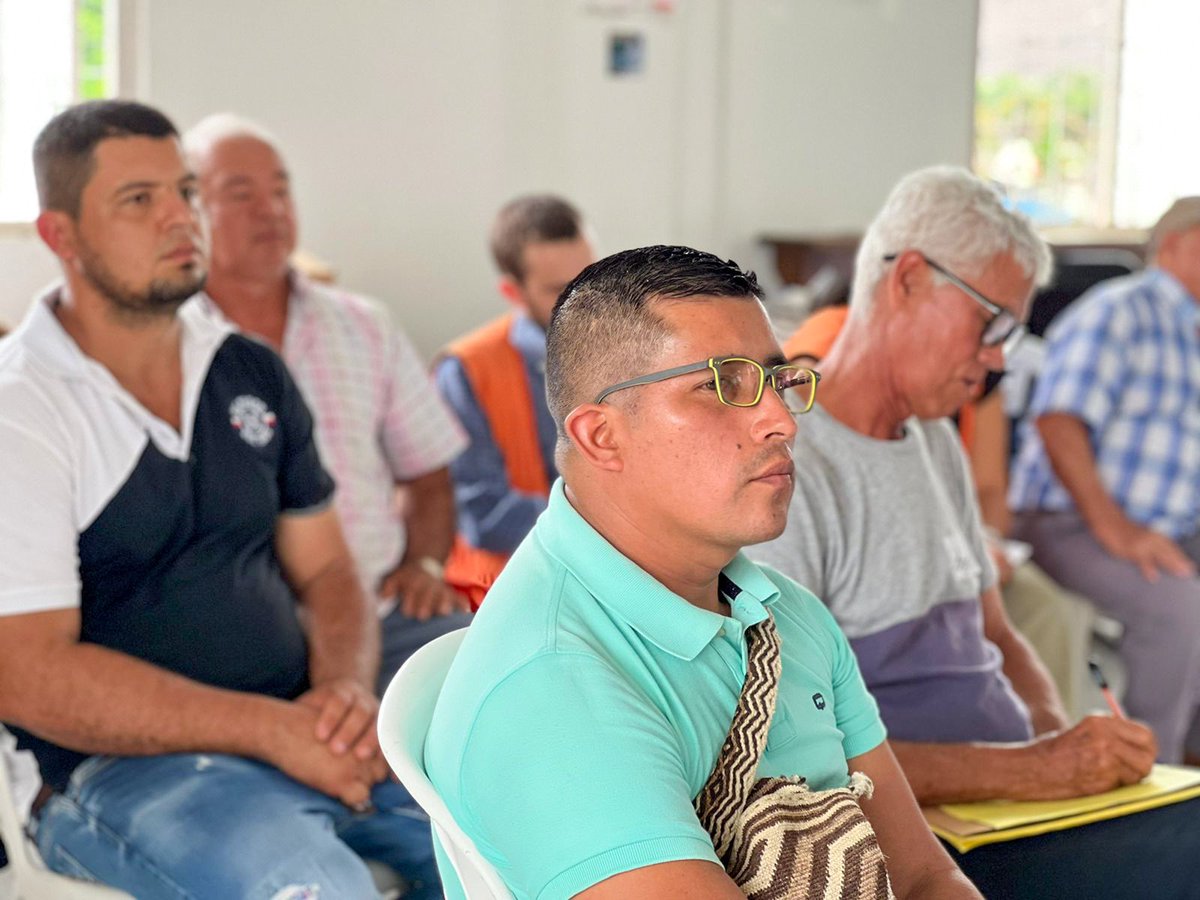 MisionONUCol's tweet photo. En diálogo con sociedad civil que impulsa agenda ambiental en el #Meta, @CGRuizMassieu, Jefe de @MisionONUCol, reiteró importancia de la implementación integral del #AcuerdoDePaz, incluidas la reforma rural y de sustitución de cultivos, para abordar los desafíos en el territorio. https://t.co/xnQorLu62T