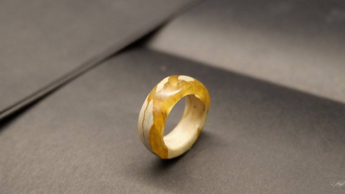 Siginnar's tweet photo. My first handmade epoxy and wooden ring
#epoxy #woodcarving #ring #DIY #jewelry #handmade https://t.co/4EWn6wFl9l