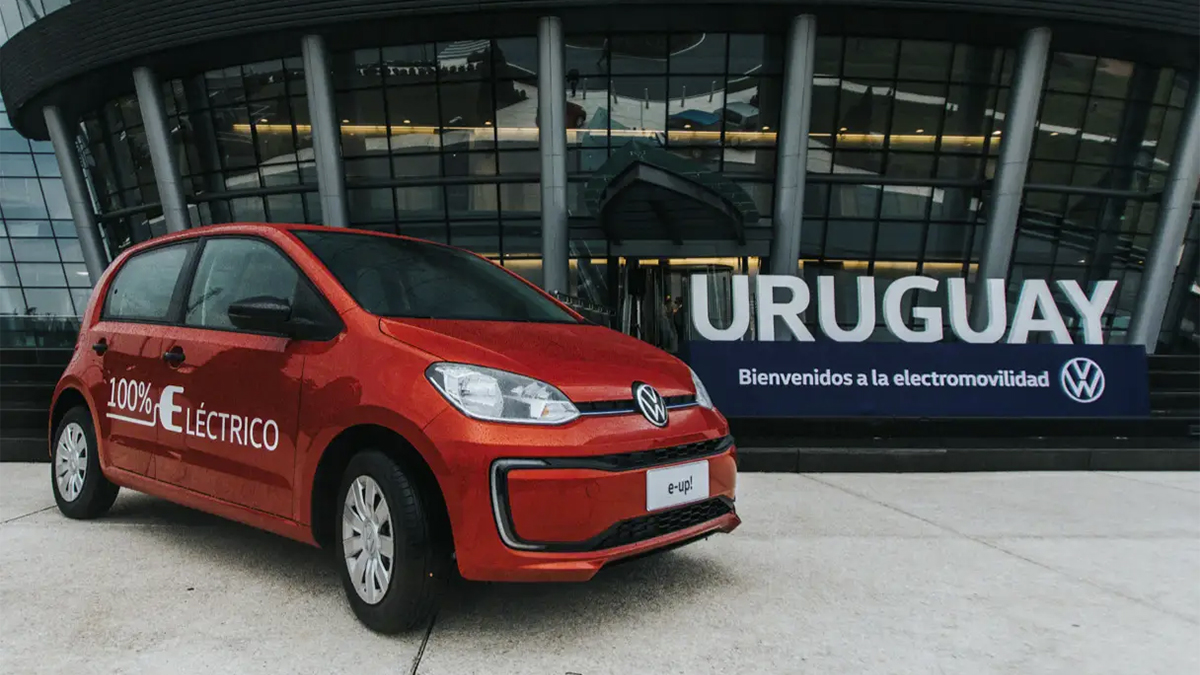 veletrico's tweet photo. Volkswagen up! elétrico é lançado no Uruguai pelo equivalente a R$ 147 mil para empresas
https://t.co/Vm1xoqKDVy
🔋 ⚡ ⚡ 🔌
• • • • • •
@volkswagen
#volkswagen #vw #volkswagenup #vwup #vweup #eup #ev #evs #carroeletrico #carroseletricos #veiculoeletrico #veiculoseletricos https://t.co/ZIFlWAV06V