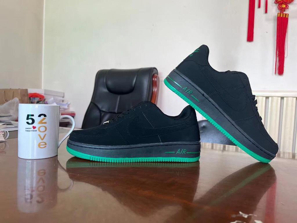 Available <a href="/MeythasPalace2/">Meytha'sFashionPalace💋</a> at 110,000 ug shs. Hit me up. #MeythaFashionPalace 🫦