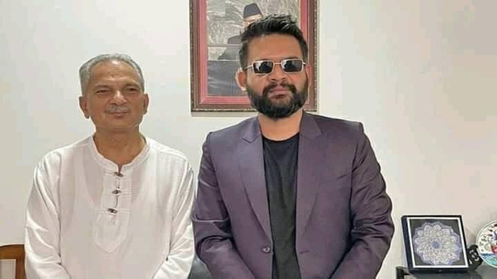 भोट र काेटका प्रवाह नगरि काठमाडौं बनाउन लाग्ने २ इन्जिनियरहरु 

Dr. Baburam Bhattarai 
Balen Shah 
👏👏🙏🙏