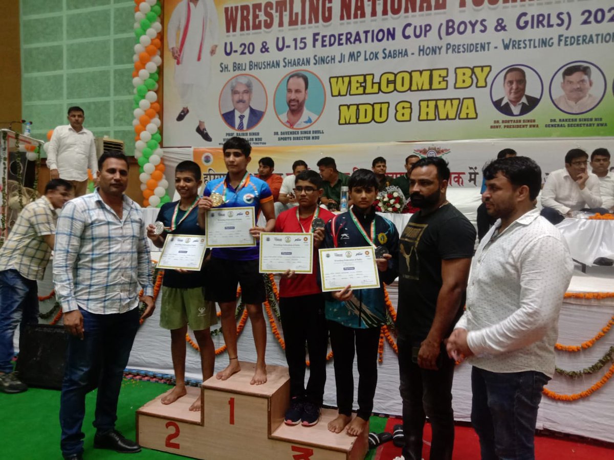 DYES_Karwar's tweet photo. Kavya Danavennavar, a Wrestling practitioner in our hostel at Haliyal has won bronze medal U-15yrs 46kg girls #NATIONAL which was held at #Rotak Haryana on 24 and 25 /08/2022aryan🤼♀️🤼♀️🙏
Congratulations Kavya 💐 and best wishes for Internationals 👍
@ZpKarwar @dyesdept @pkkonde https://t.co/pkGJ5GVQjr