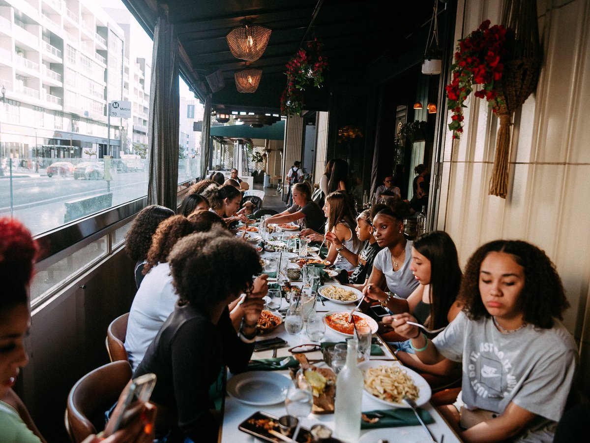 LawrencePaye's tweet photo. Missing our FAMily Dinners π€
#FAMpremier3SSB / / / π https://t.co/mRNVAxmm4S