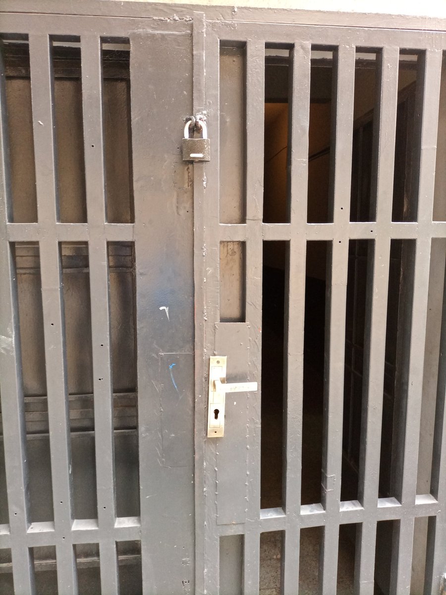 malukisasivi's tweet photo. Nous avons découvert que le policier était là de manière illégal. Et n'avait pas le droit de m'agresser dans notre propriété a la demande d'1tier. #influencepolitique dans toute sa splendeur. Tout ça pour qu'un certain blanc dépouillent calmement une famille entière.
@comgenpnc https://t.co/v6hM62gFEZ