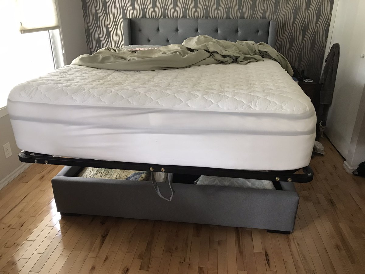 idcyyc's tweet photo. GIFT: Whoever invented this feature for a bed is a rock star. Lifting the mattress makes changing the sheets a breeze and so much under bed storage. #newbed #storagebed #underbedstorage https://t.co/zrEPu1QKCh