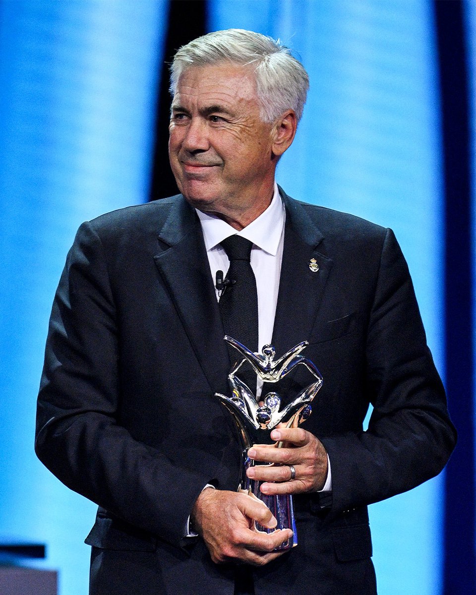 🔝👏 Congratulations to <a href="/MrAncelotti/">Carlo Ancelotti</a> on winning the Coach of the Year Award!
#UEFAawards | #UCLdraw