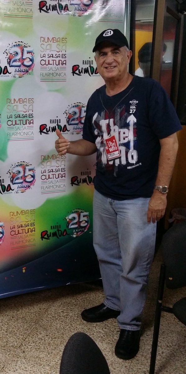 RadioRumbaEc's tweet photo. Desde #Guayaquil #Ecuador le enviamos nuestras felicitaciones al cantante y sonero #JerryRivas conocido como el "Colorado de la salsa". #LaClave #RadioRumbaNetwork 107.3 con @lidiaronquillo y #EdisonPoveda "Dj. Aventurero" https://t.co/dK6fYNc0XB