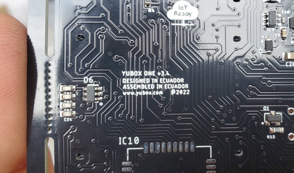 elandivar's tweet photo. Yo se que es medio nerd el comentario, pero siento mucho orgullo cuando veo de cerca las placas que hacemos desde acá, para el mundo. #IoT #MadeInEcuador https://t.co/8EfgbwhILi
