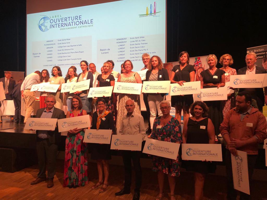 ddec56's tweet photo. Nos établissements labellisés « établissement international » mis à l’honneur aujourd’hui #international @EnsCatho https://t.co/odGhkgb0rU