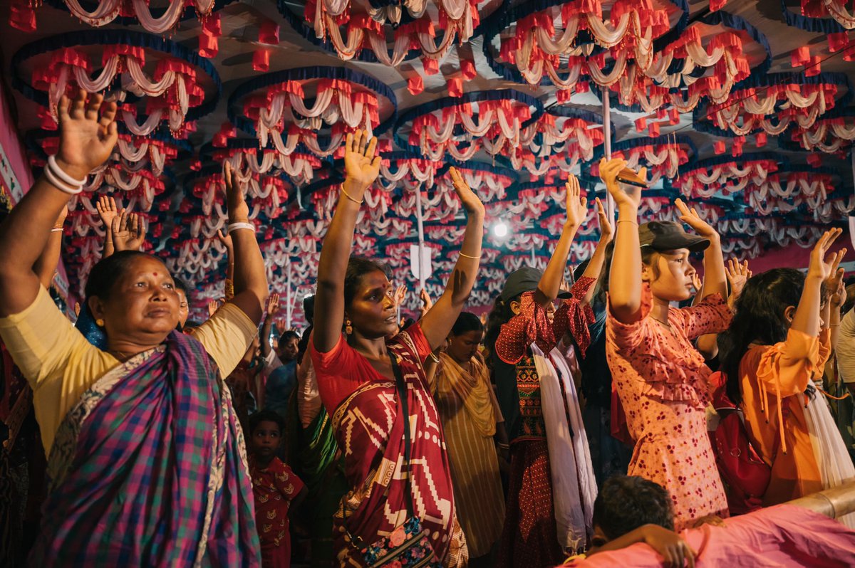 JamesCorbin238's tweet photo. North Bengal Crusade report;
1,000 were filled with the Holy Ghost and 700 healed during the first night of the crusade in Nilphamari, Bangladesh. To God be all the glory! https://t.co/UTVFe9eIxr