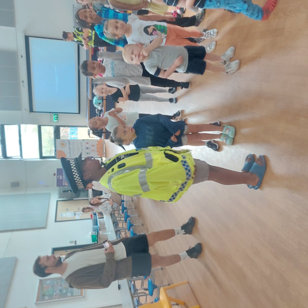PCRachelSPO's tweet photo. @YsgolGlanMorfa we also had the big police van come down and we all took turn sitting in the back with the sirens and we also got to try on the police uniform. 
@SWPCardiff @SchoolBeat @leadschoolbeat https://t.co/V5ZuVtdvZw