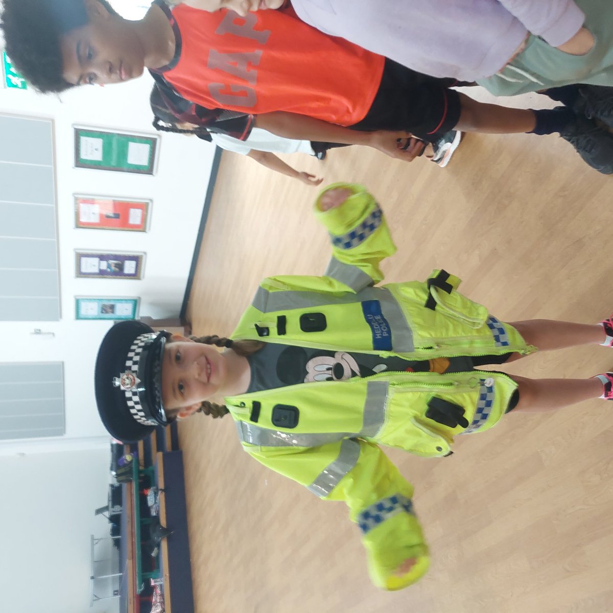 PCRachelSPO's tweet photo. @YsgolGlanMorfa we also had the big police van come down and we all took turn sitting in the back with the sirens and we also got to try on the police uniform. 
@SWPCardiff @SchoolBeat @leadschoolbeat https://t.co/V5ZuVtdvZw