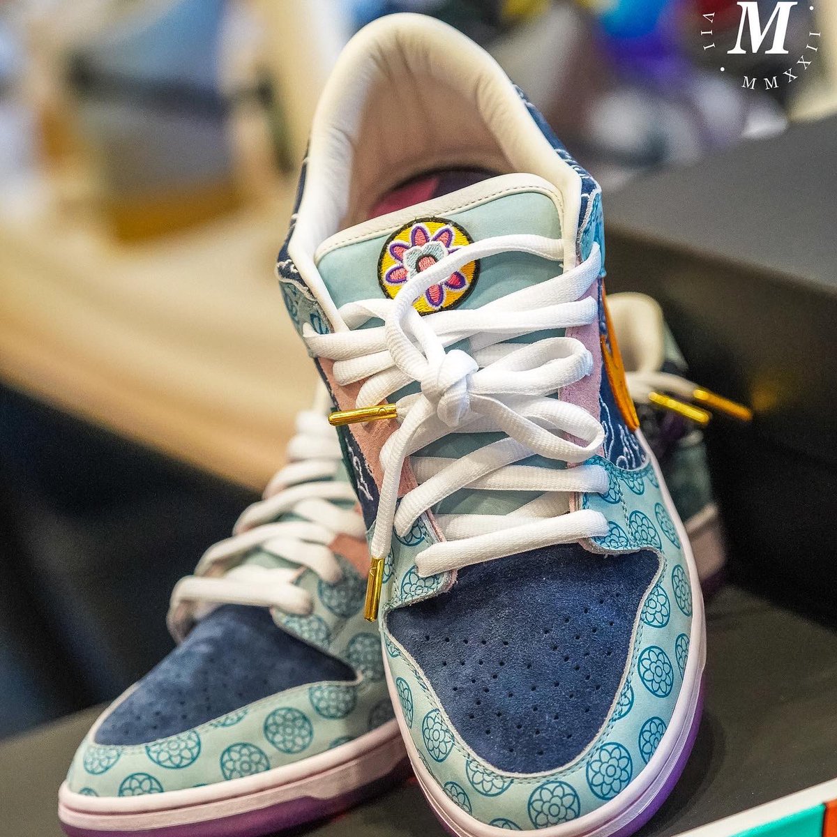 FlyAssKicksExpo's tweet photo. "Touch of Seoul" Nike SB by Thomas Halbur 

In footwear everyone loves a great storyline and we at F.A.K.E are no exception. From day one we've been firm believers that every pair of shoes tells a story on where you've been or where you're going. https://t.co/xv2Bdr0DzF