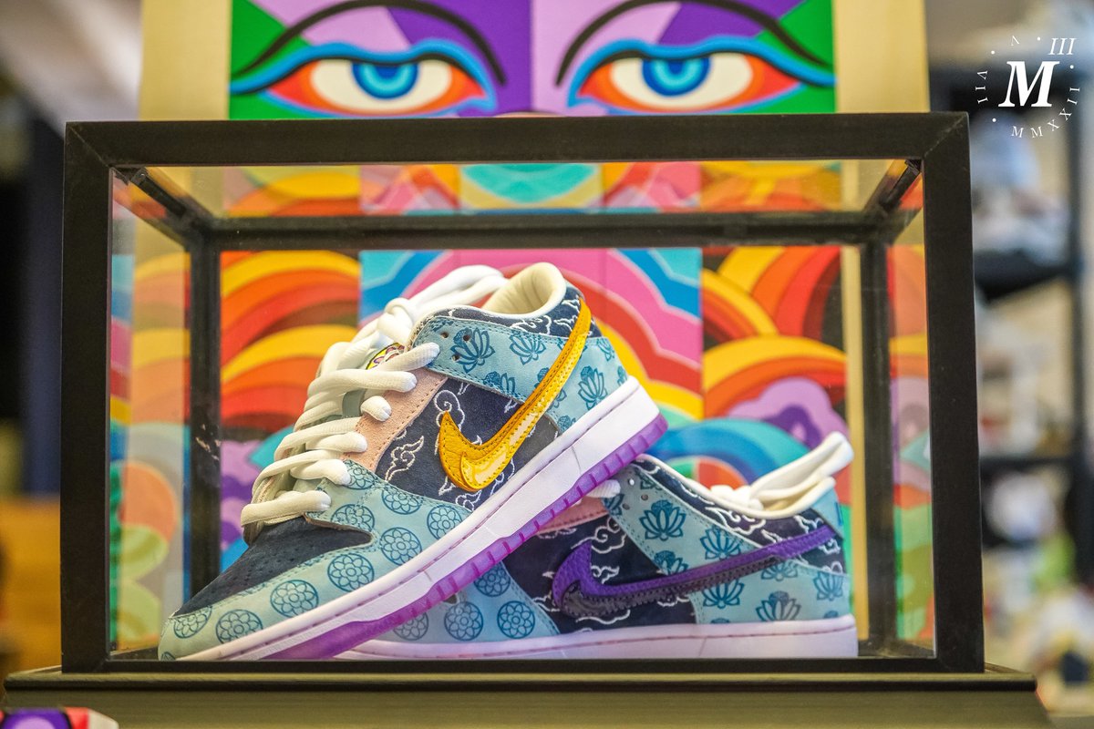 FlyAssKicksExpo's tweet photo. "Touch of Seoul" Nike SB by Thomas Halbur 

In footwear everyone loves a great storyline and we at F.A.K.E are no exception. From day one we've been firm believers that every pair of shoes tells a story on where you've been or where you're going. https://t.co/xv2Bdr0DzF