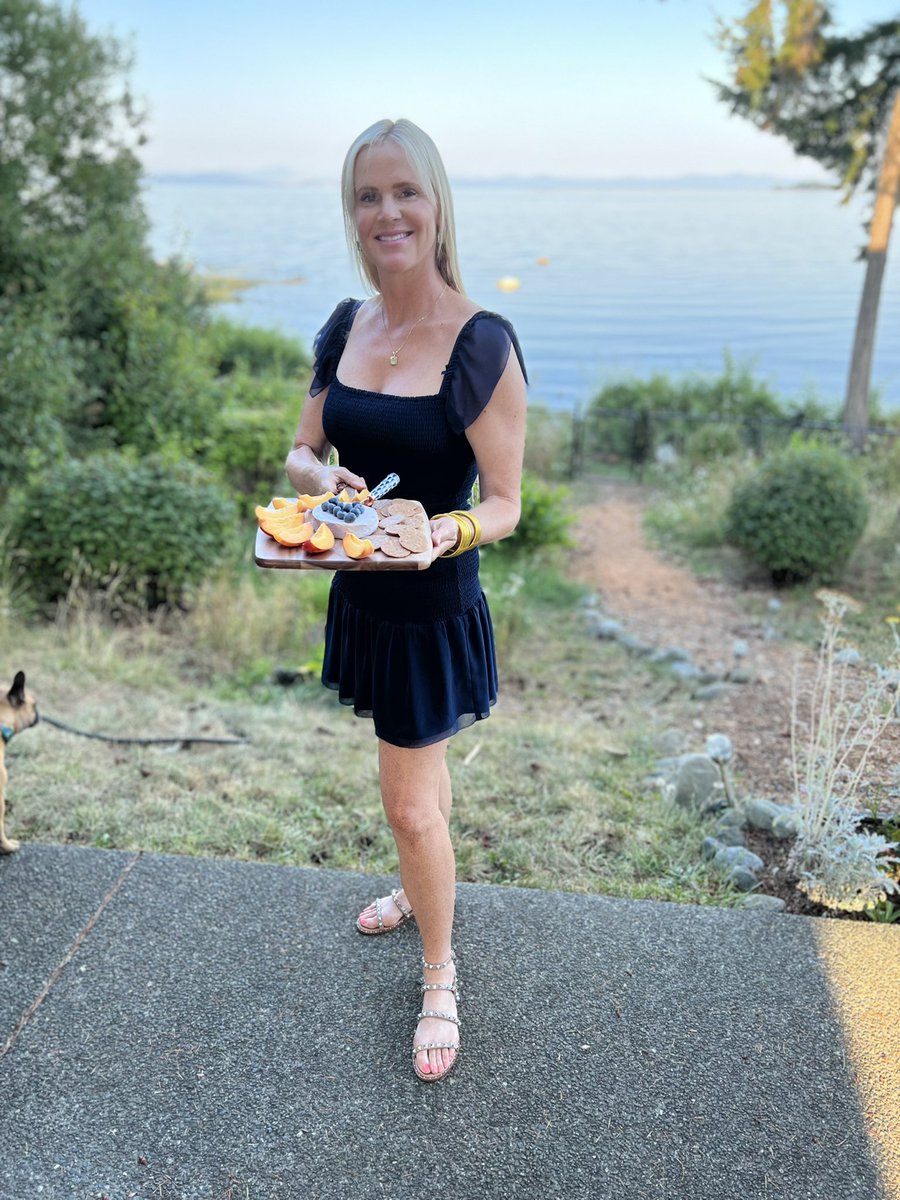 RestlessJosie's tweet photo. Vegan cheese has become edible🤣I am a big fan of cheese and the vegan cheese has levelled up! #bleuherron https://t.co/OX0NRchc6s