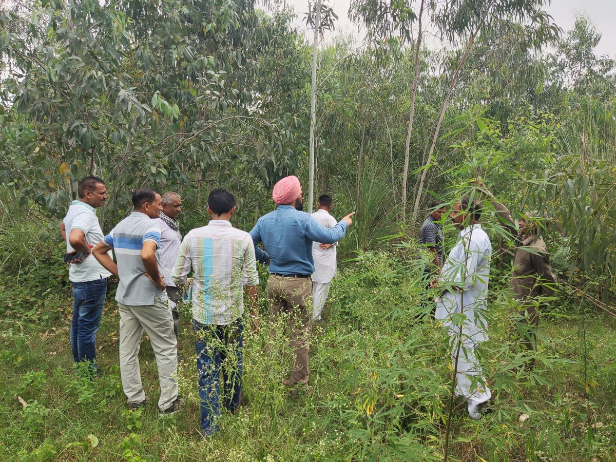 Lovdeep06's tweet photo. The most important #feedback that an Officer can get is from #villagers @ ground zero!
Field /spot inspections for welfare of the citizens and small farmers at environment friendly Kandi belt of Hsp.
#FarmersWelfare 
#fieldvisit #groundmonitoring #development https://t.co/emsJUZeoSL