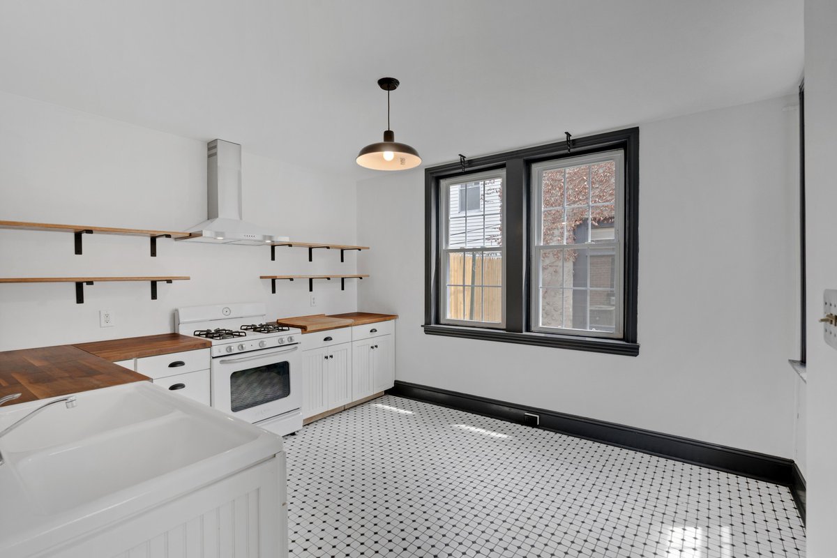 SoloRealEstate's tweet photo. #NEWLISTING: 2225 Amber St is a large 2-story home w/ 3 bedrooms plus an extra studio on the 2nd Floor, a great-sized backyard, a front yard with a porch, and a big kitchen w/ tons of light. $385k https://t.co/sE92IX5AVp #lovewhereyoulive #eastkensington #homeforsale #phillyhomes https://t.co/gFCSp1HvOU