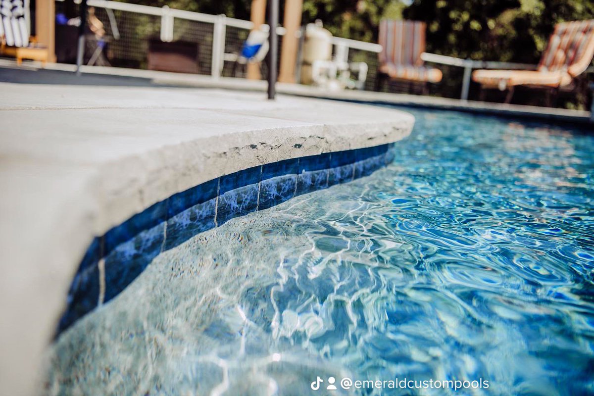 emeraldcustomp1's tweet photo. With the rain gone, we are back to filling pools! 💦 #WEAREECP https://t.co/wjJDAr2hc9