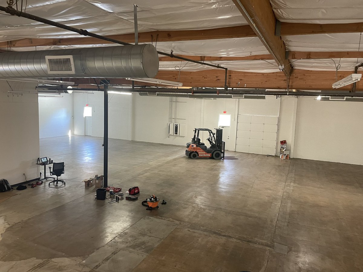 There sure are a lot of Driveline employees in this empty warehouse in Scottsdale, AZ… Stay tuned 👀🤫